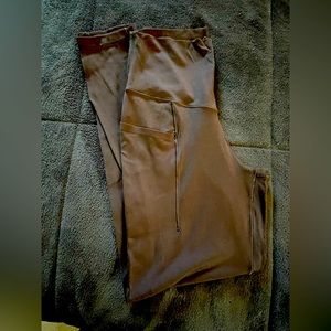 OFFLINE by aerie Size Medium in Chocolate with 2 hip pockets